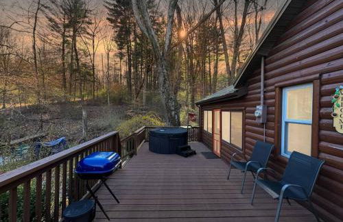 Brookside Cabin with HotTub and FirePit - Foto 14