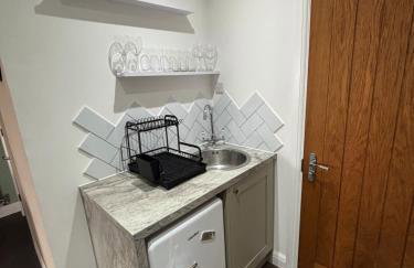 1 double bed studio with private access and parking - Photo 12