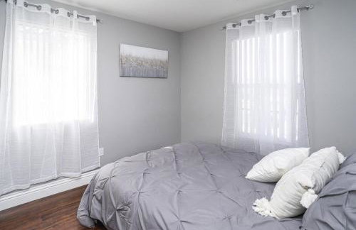 Viva Vegas Cozy 3BR Home Minutes from the Strip - Photo 5