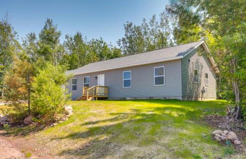 Wooded Hancock Home Near Ski and Snowmobile Trails! - Foto 24