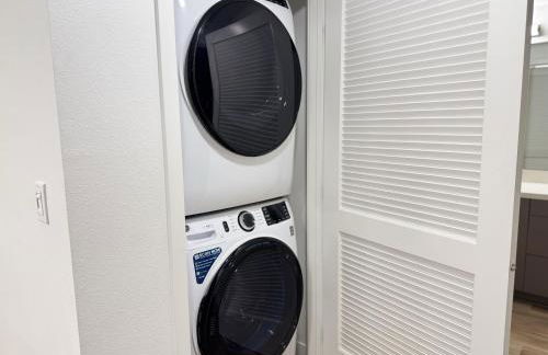 Luxe Deco Haven with Pool, Gym & Parking Close to Disneyland - Foto 69