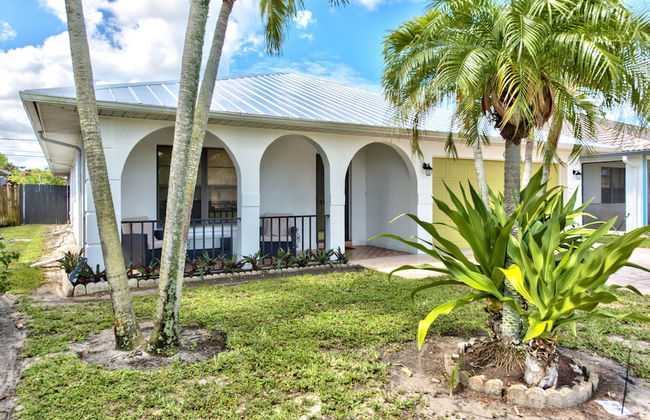 Avanti Vacation Rental, Relaxing 3-BR Retreat with Private Pool Minutes from Vanderbilt Beach and Delnor-Wiggins State Park. Enjoy Southern Exposure, BBQ Area, and Pet-Friendly Comfort - Foto 22