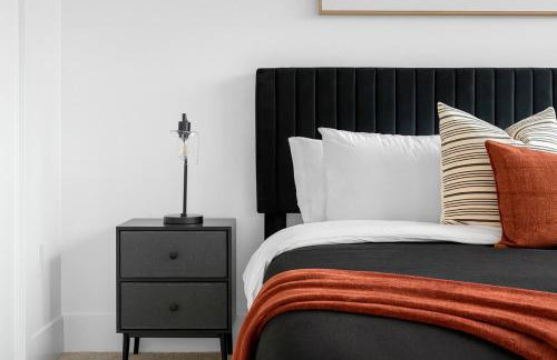 Luxury 2BR Steps from Railroad Park - Foto 13