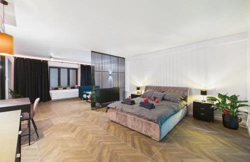 Jacuzzi LoveAparts Marki Romantic Getaway - Photo 40