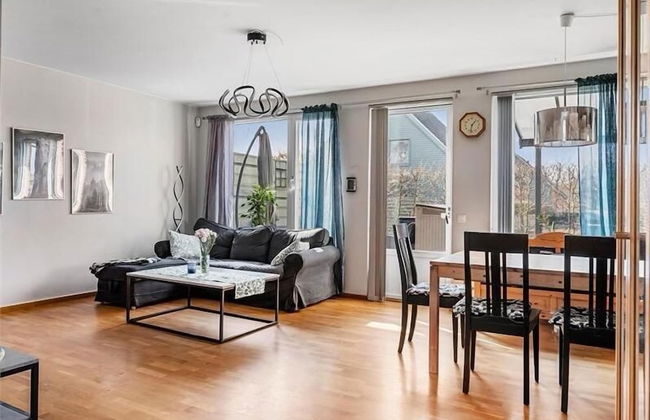 5-bed-rooms House With Jacuzzi, Free Parking, and 2 Toilets-bath in Malmö - Photo 1