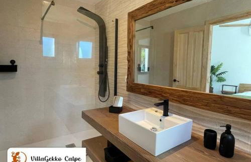 Off-grid Luxury Villa with Tikibar by the pool. - Photo 52