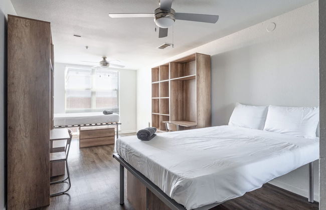 Modern Condo With Pool, Gym, Workspaces & BBQ - Foto 12