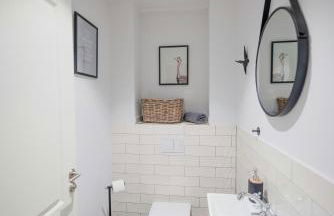 Forestry Chic Flat With Lake And Forest View - Photo 33