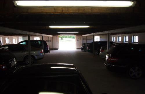 Gut-Rattelvitz-Parterre-A-hochwertig-Sauna-Kamin-eTankstelle-Spielscheune-15-000qm-Parkland - Foto 12