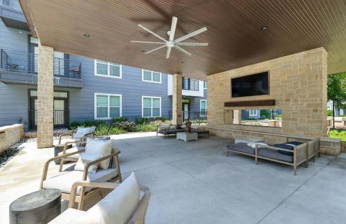 99 Modern 2B2B Near Stockyards, Resort Pool & Gym, 7M to Dickies Stadium, 15M to AT&T stadium - Foto 17