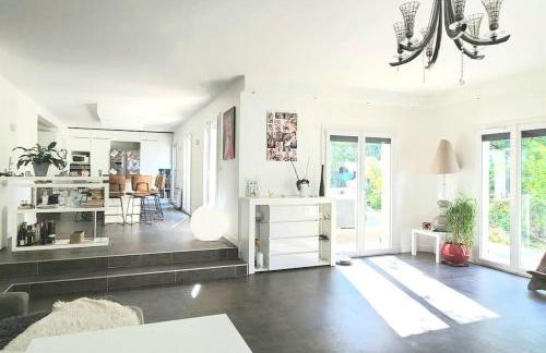 230m2 sur 3800m2 - jacuzzi 6 places - 16pers max - Foto 4