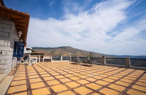 Mansión con Jacuzzi a 40 grados, gran piscina y Pádel - Photo 76