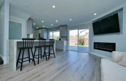 Renovated 5 Bd 3 Ba AC Private Deck Lawn - Foto 51
