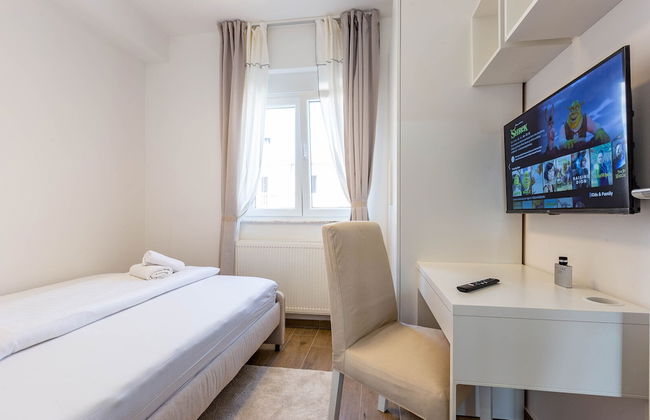 Exquisite Prestige Luxury Apartments With Shared Pool - Photo 14