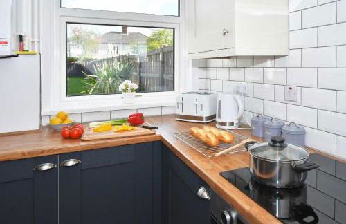 Orion House - sleeps 6, driveway, garden - Photo 21