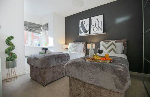 Stylish House with Smart TVs and Netflix, Fast Wifi, Free Parking and Garden by Yoko Property - Foto 7