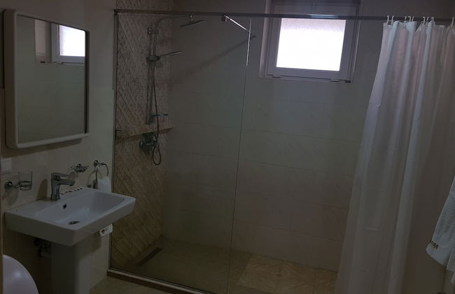 Cross Apartments and Tours - Photo 16