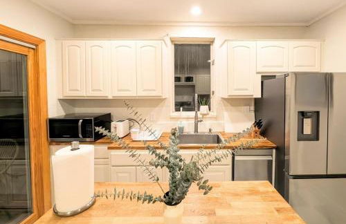 Elegant Linden Hills Home Family-Friendly Walk to Lake - Foto 22