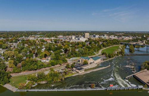 Family Downtown Mansion - Sleeps 13 - Foto 34