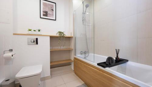 1BR River View - Parking - Sleeps 4 - Foto 4, towels, Shower