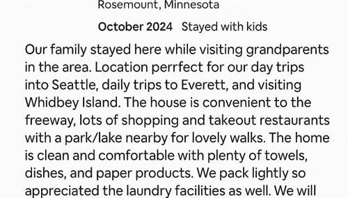 Entire house with Four Bedrooms, Hot Tub, BBQ, Private Backyard, FREE WiFi and Parking, near Seattle, EV - Foto 5