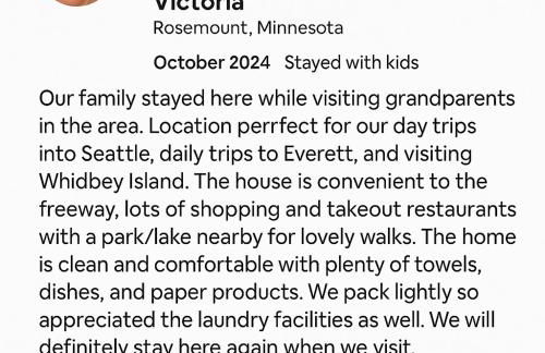 Entire house with Four Bedrooms, Hot Tub, BBQ, Private Backyard, FREE WiFi and Parking, near Seattle, EV - Foto 5