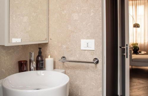 Sant'Ambrogio Luxury Apartment R&R - Photo 31