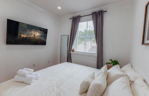 Miami Getaway Heated Pool Villa with Mini Golf & BBQ - Foto 28