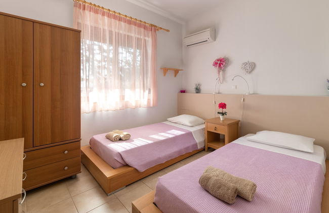 Madia Villa - Photo 3