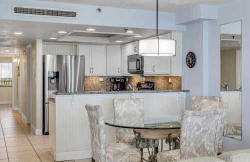 New Listing! Dog-friendly direct oceanfront with private balcony and heated rooftop pool - Foto 42