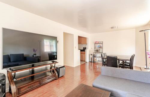 Modern & Cozy 2 Bedroom 2 Bathroom Sofabed Suite - Foto 7