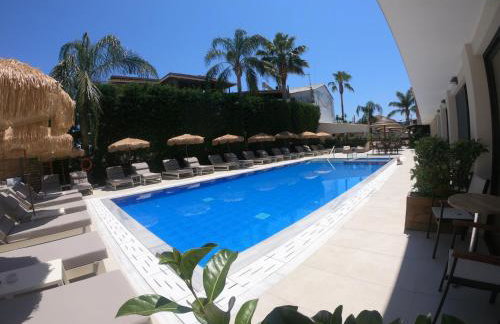 Paradise Hotel & Bar - Photo 58