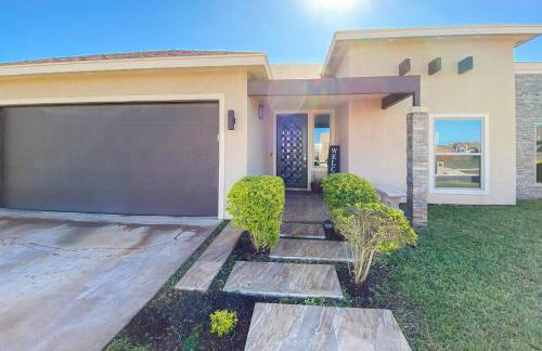 Pool, Patio and Yard Chic South Texas Home - Foto 8