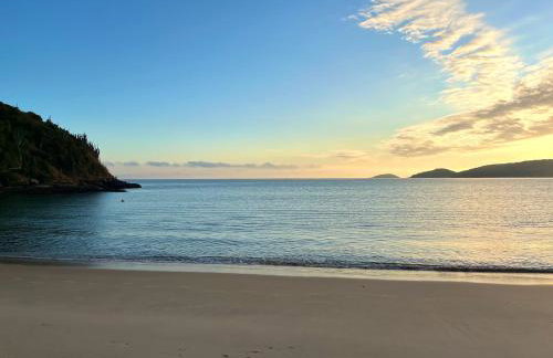 Búzios Praia da Ferradura Linda casa dentro de Condomínio com toda infraestrutura - água e luz inclusos na tarifa - Foto 78