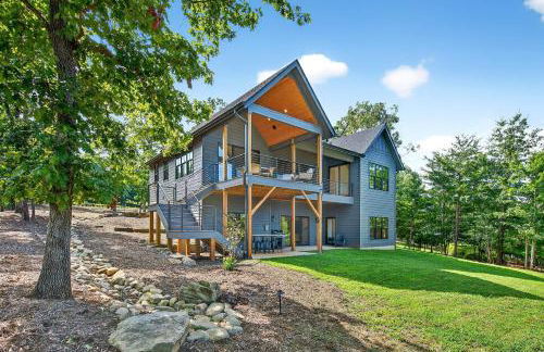 Dockside of the Moon - Photo 62