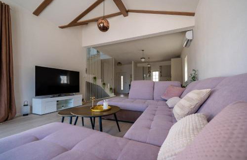 Villa Bohemica with Private Heated Pool - Photo 10