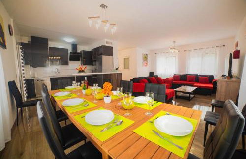 Magnificent villa: 2 private pools, BBQ, garden & parking. 13 per. In Padul - Foto 25