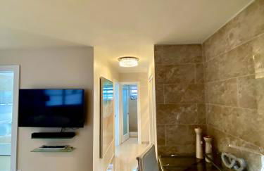 Premium Modern waterfront apartment with Miami Skyline view on the bay 5 mins drive to Miami Beach with free parking - Foto 10