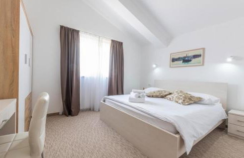 Gorgeous Home In Mravince With Sauna - Photo 41