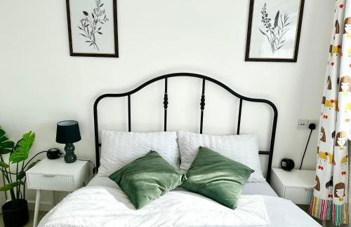 5 bedroom detached house sleeps 13 spacious Parking 5 mins driving to Bicester Village - Foto 14