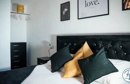 Penthouse - Amazing City Skyline Views - Balcony - FREE extra 2 hours - FREE Parking - Utilita Arena - Bullring Shopping - New St Station- Super King Size Bed - Foto 66