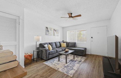 Downtown Mesa Stay Near Arts, hospitals & Campus - Photo 3