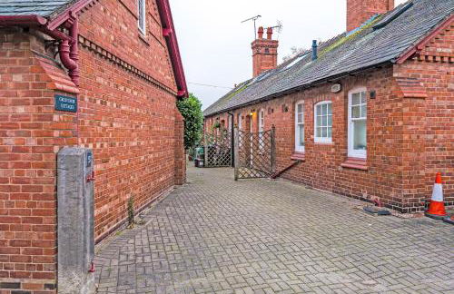 Country Charm Cottage Sleeps 4 & Free Parking - Photo 48