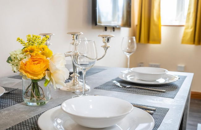 Queens Townhouse - 3 Bedrooms - Pets - Parking - Foto 7