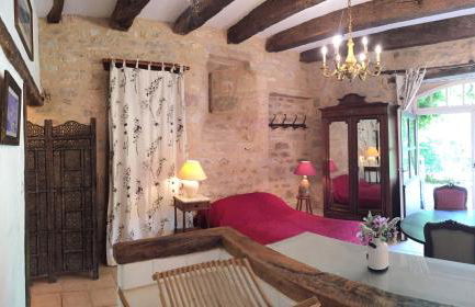 Séjour à deux au Château d'Autoire, studio de charme, tonnelle, vue vallée et village - Foto 9