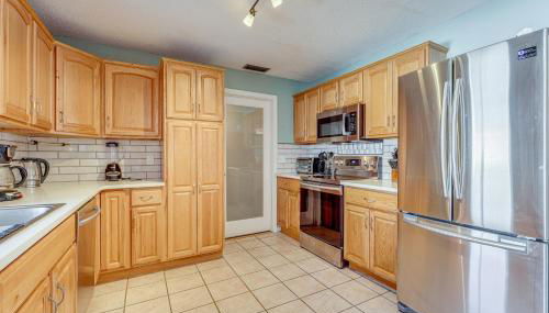 Fire Pit! Family Getaway, 6 Mi to Beach Access - Photo 4