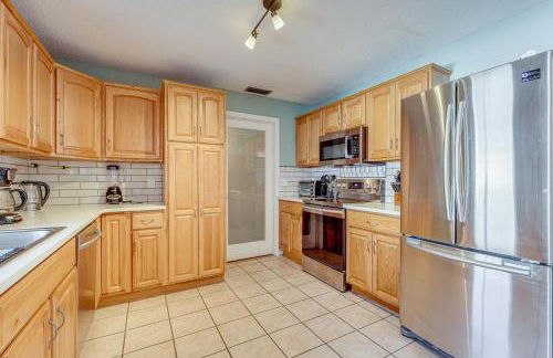 Fire Pit! Family Getaway, 6 Mi to Beach Access - Foto 4