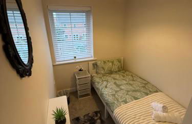 Walk to Liverpool Airport - Luxury Stay with EV Charge - Fast WiFi - Foto 9