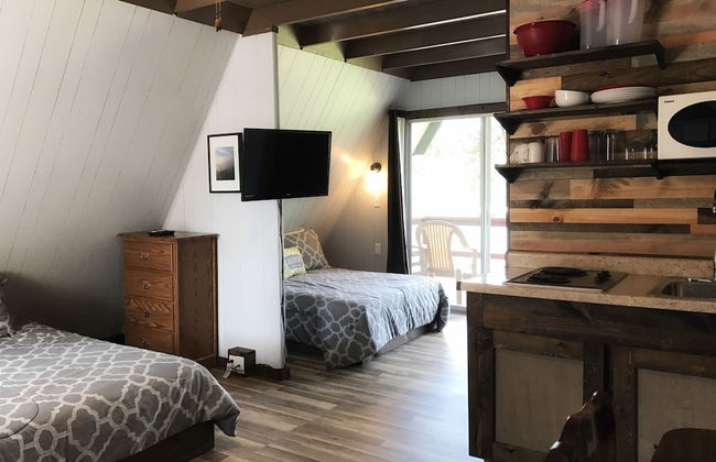 Calm Waters Cabin Resort - Photo 4