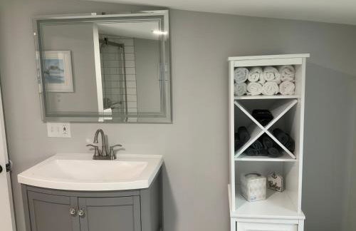 Cozy Coastal Retreat N Lake Ontario Sleeps 8 - Foto 23